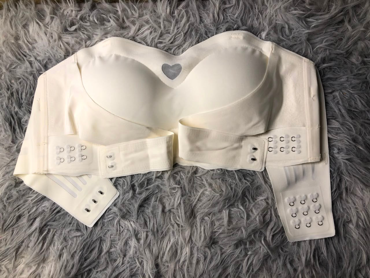 Vhisper Vears Strapless Anti-Slip Push Up Bra – Front Cross Buckle Wireless Heart Bandeau