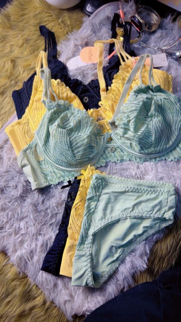 Secret Garden Scalloped Lace